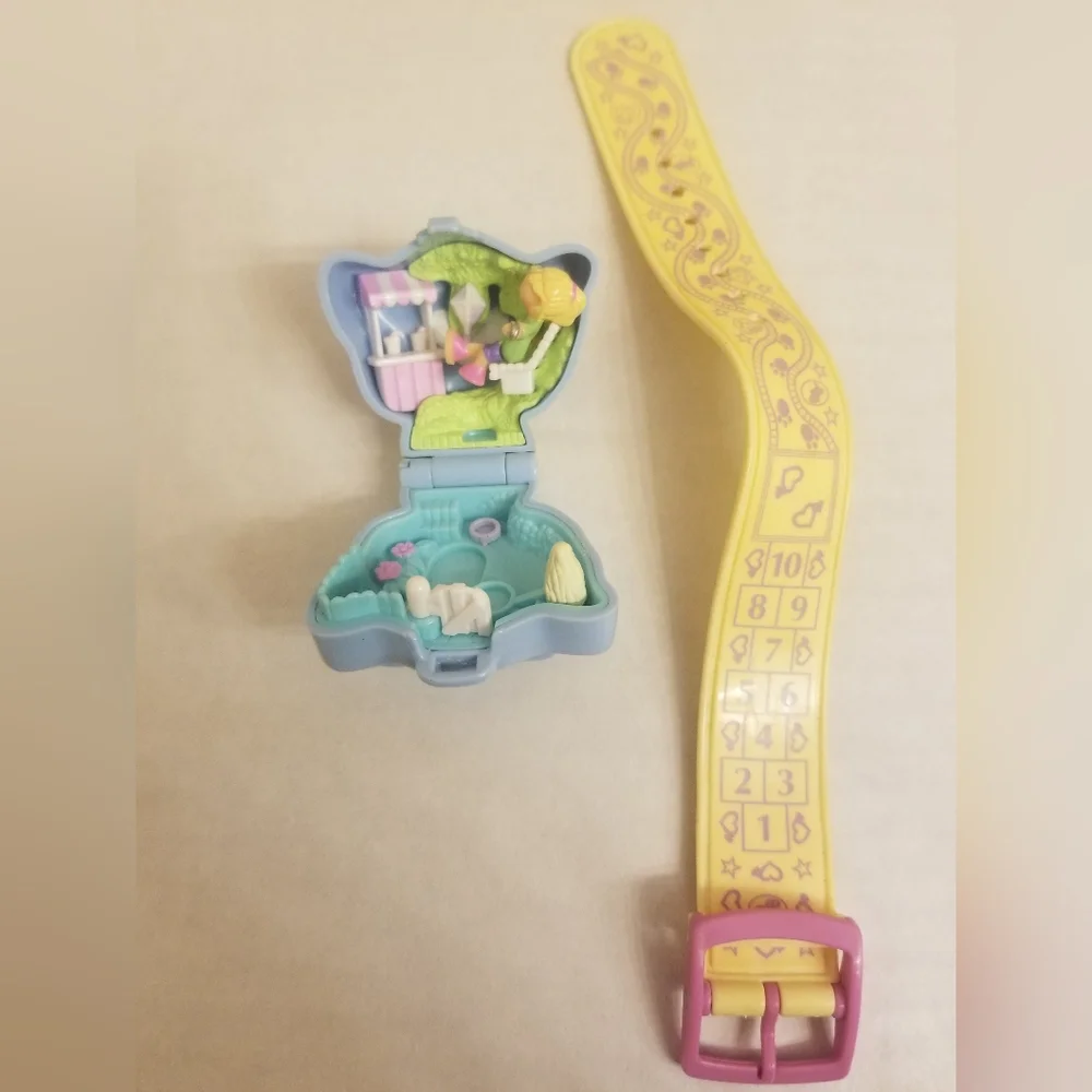 90s Polly Pocket puppy case w wristband & Polly- no fuzzy dog - Picture 2 of 6